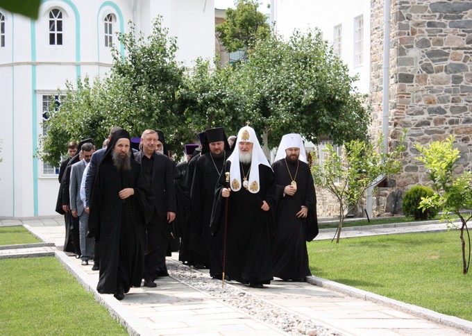 Святейший Патриарх Кирилл в Свято-Пантелеимоновом монастыре на Афоне Святейший Патриарх Кирилл в Свято-Пантелеимоновом монастыре на Афоне