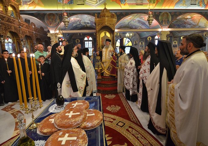 Праздничную вечерню совершает митрополит Анфим Праздничную вечерню совершает митрополит Анфим