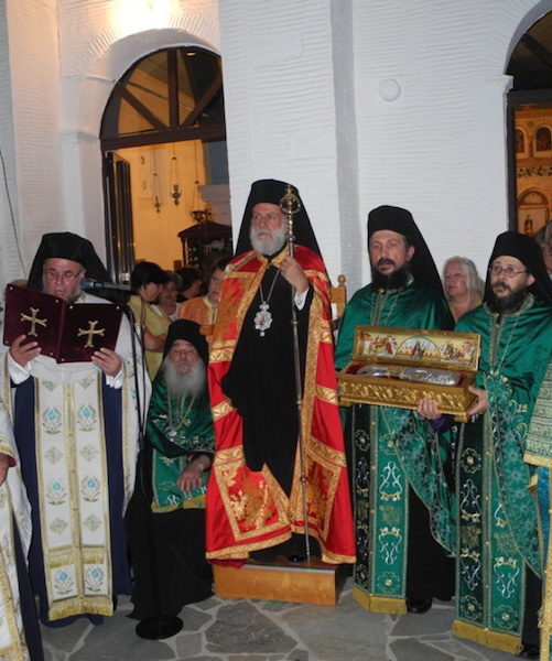 Десница святой Марины была принесена в храм во время веечрни