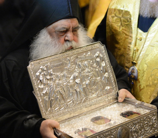 Архимандрит Парфений (Мурелатос) с Дарами волхвов
