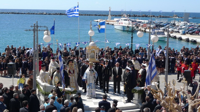 Крестный ход с Тиносской иконой Богородицы Мегалохари на набережной Крестный ход с Тиносской иконой Богородицы Мегалохари на набережной