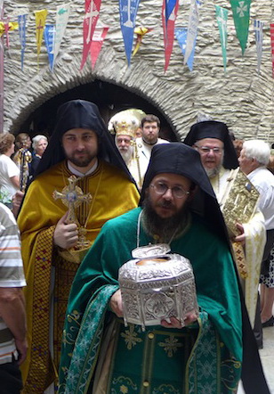 Крестный ход с мощами св. Пантелеимона Целителя Крестный ход с мощами св. Пантелеимона Целителя