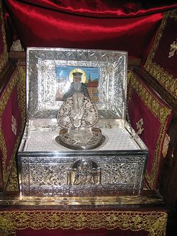 Ковчег с мощами святого Космы Этолийского