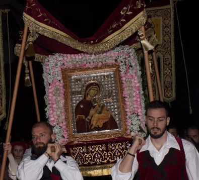 Дафни встречает афонскую икону Всемилостивую Заступницу Дафни встречает афонскую икону Всемилостивую Заступницу